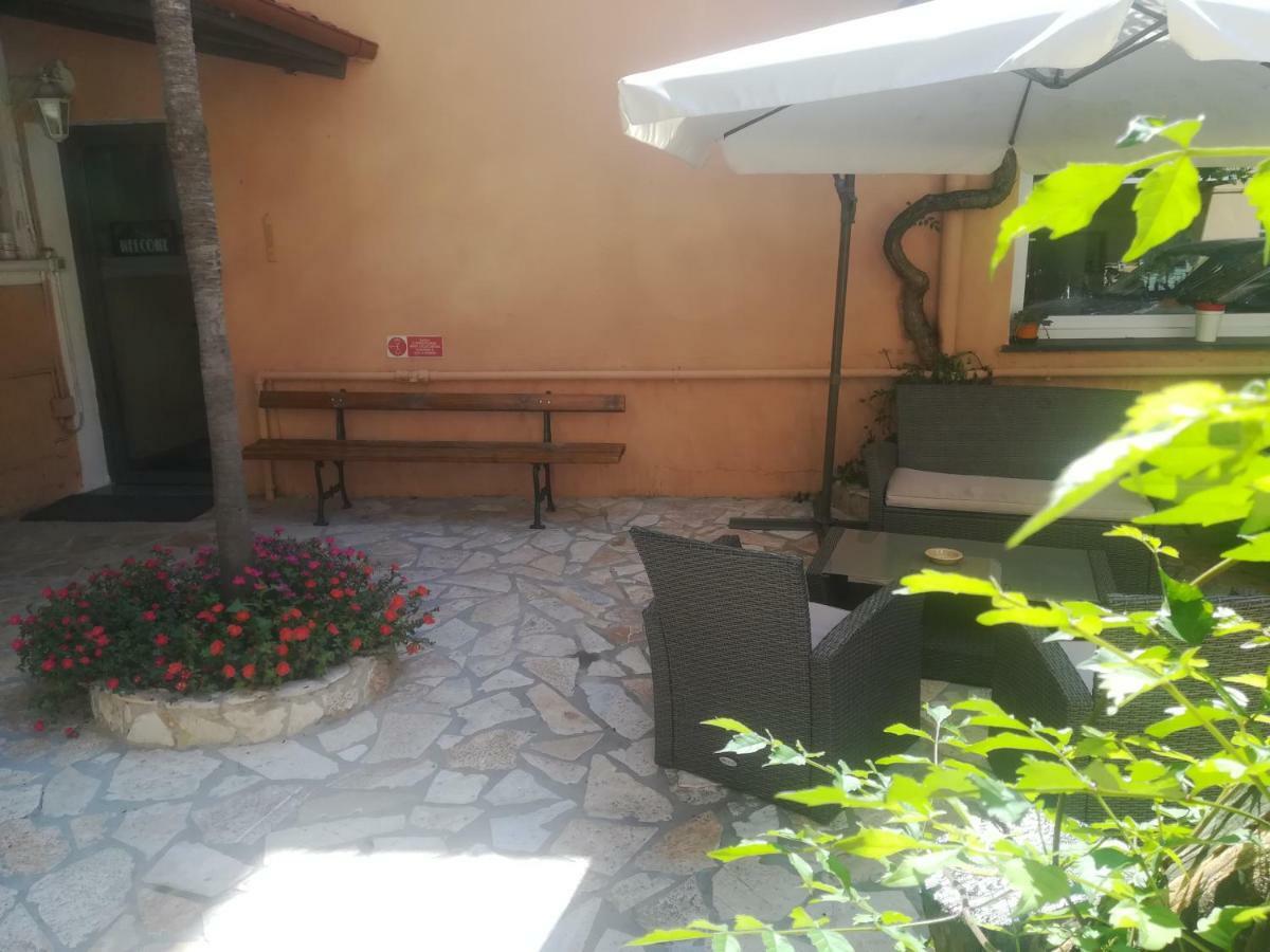 Hotel La Tavernetta Varazze Εξωτερικό φωτογραφία